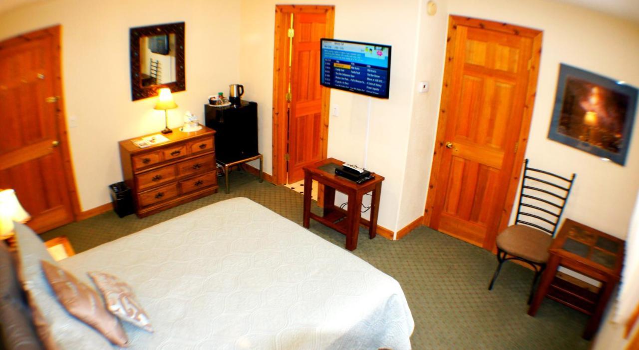 The Snow Queen Lodge Snowmass Village Room photo